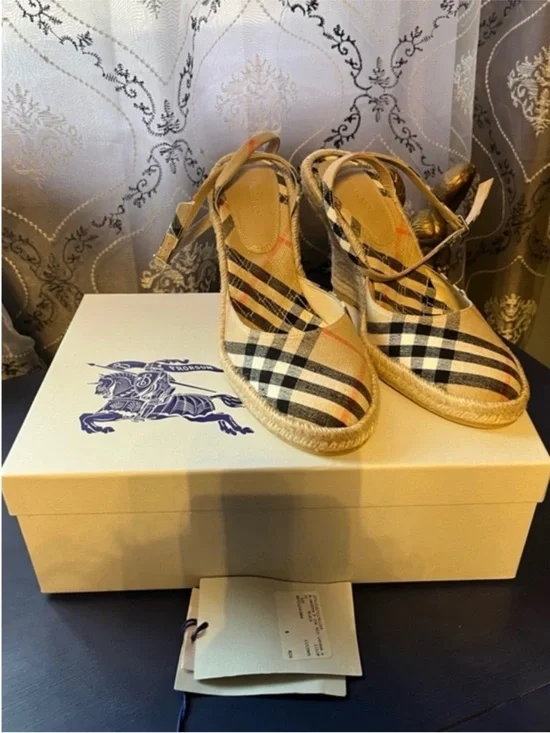 Burberry Check Mews Espadrille Pumps - Picture 2 of 14